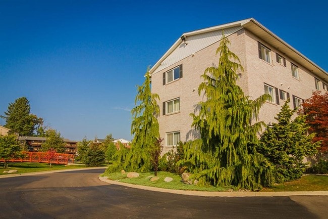 Creek Club Apartments