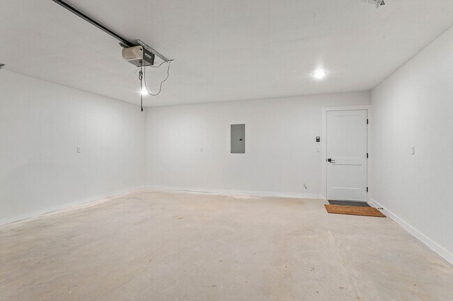 Photo - 1985 Vale Ave