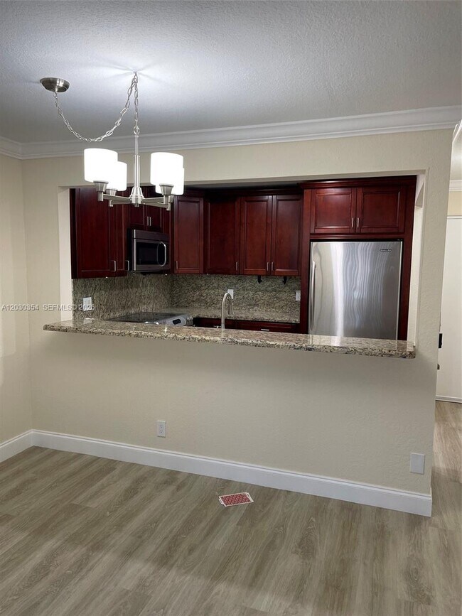 Photo - 5911 NE 14th Ln Unidad 205S