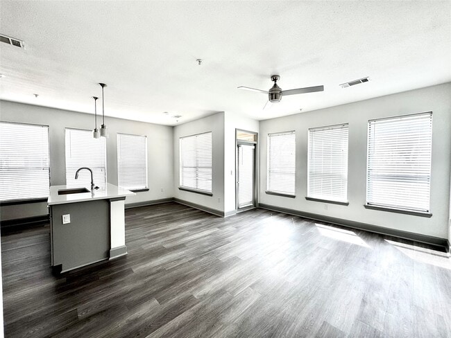 Building Photo - 3333 Weslayan St Unit 2117