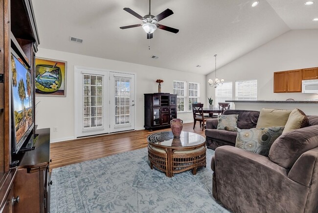 Photo - 765 Riverward Dr