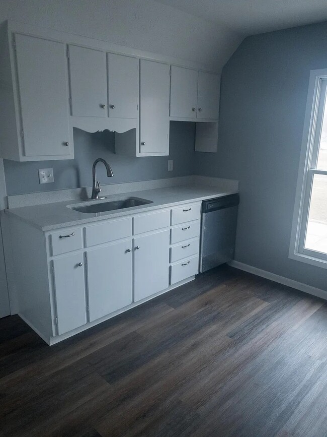 Kitchen - 2202 S Warren St Unit D