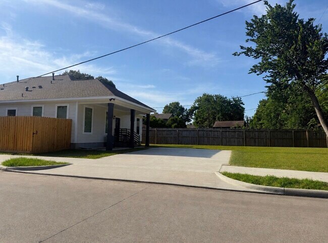 Photo - 623 Munger St