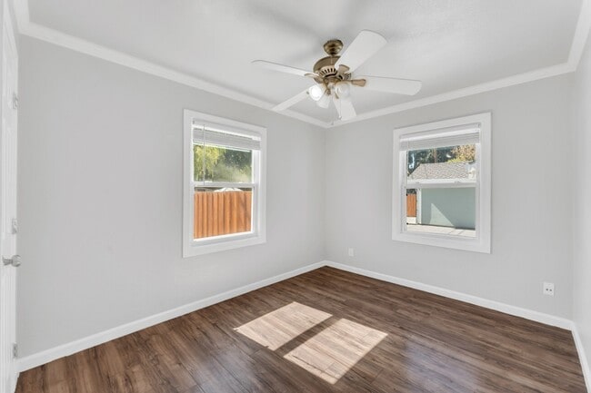 Photo - 916 Poplar Ave
