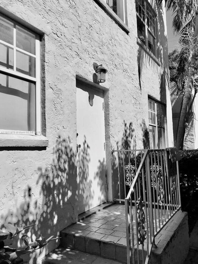 Building Photo - 719 Meridian Ave Unit 3