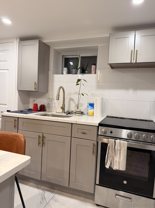 Photo - 690 Southern Pky Unidad L1