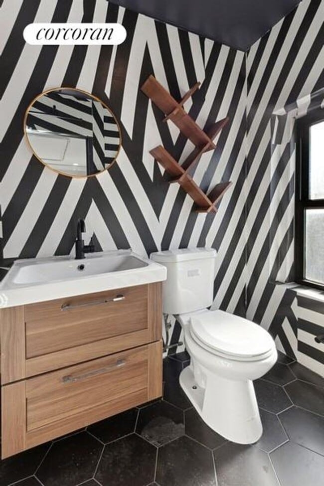 Photo - 651 Bergen St