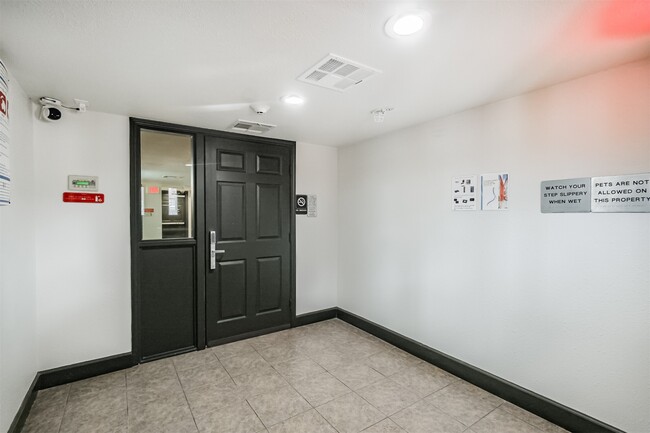 Photo - 1025 Swanson St