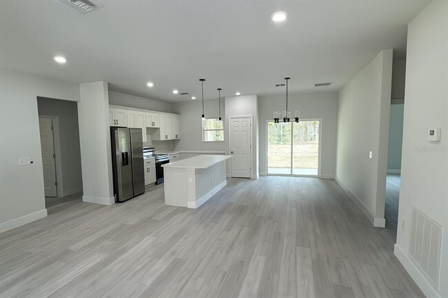 Photo - 1481 W Landmark Dr