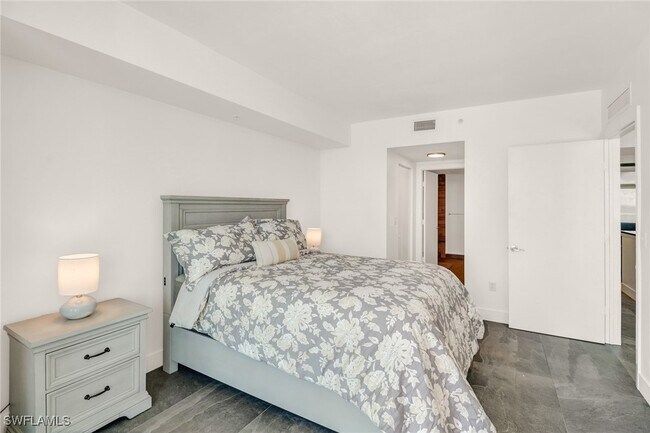 Photo - 3000 Oasis Grand Blvd Unidad 606