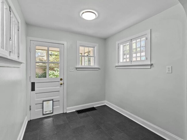 Photo - 2234 Yale Ave