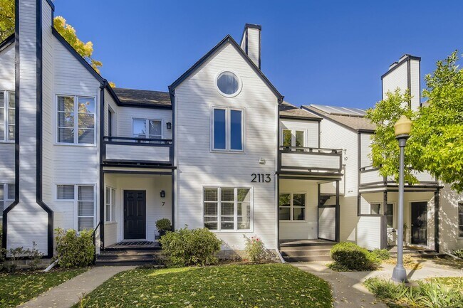 Photo - Downtown 2 BDR / 2BA - Walk to Everything