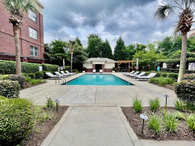 Building Photo - 3 Bedroom 2.5 Bath in the Vista