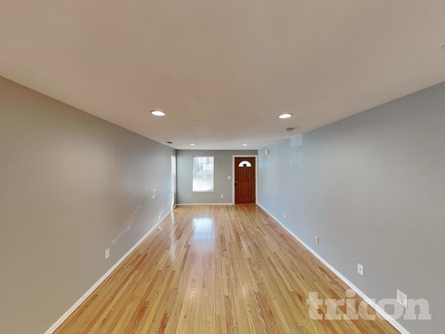 Photo - 577 SW 207th Ave