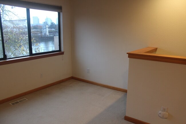 Photo - 920 NW Naito Pky