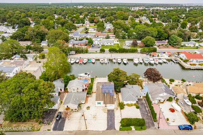 Photo - 410 Hemlock Dr