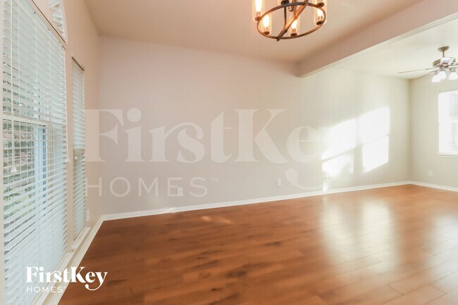 Photo - 2913 Veva Dr