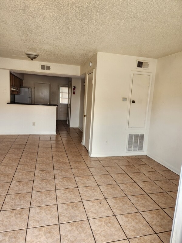Photo - 729 Hinyub, Apartment B Unit B