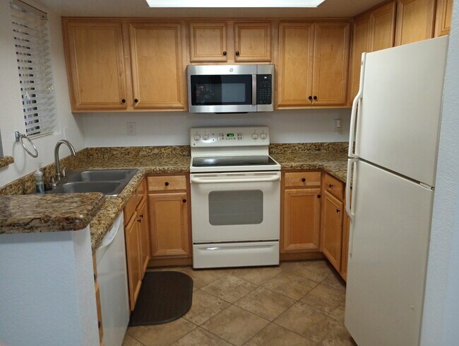 Photo - 5757 W Eugie Ave Unidad #1112 Rental