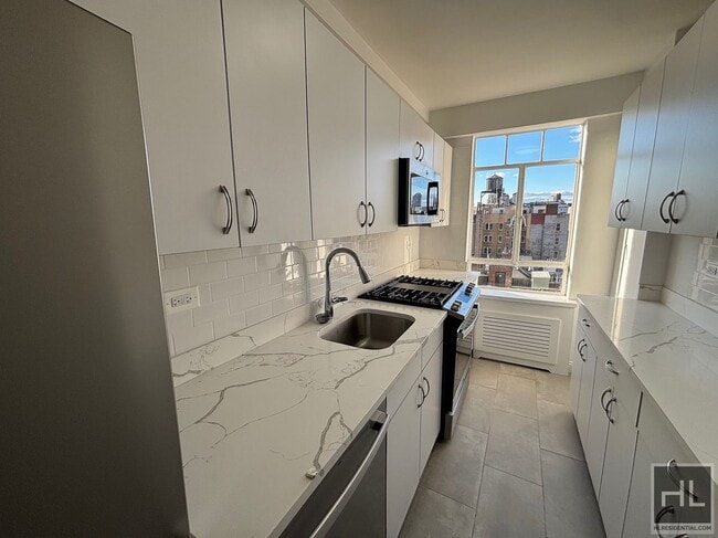 Photo - FIFTH AVENUE Unit 6D