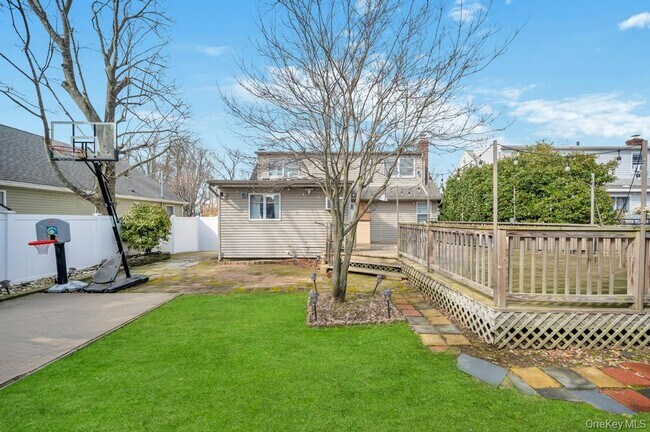 Photo - 2315 Willow St