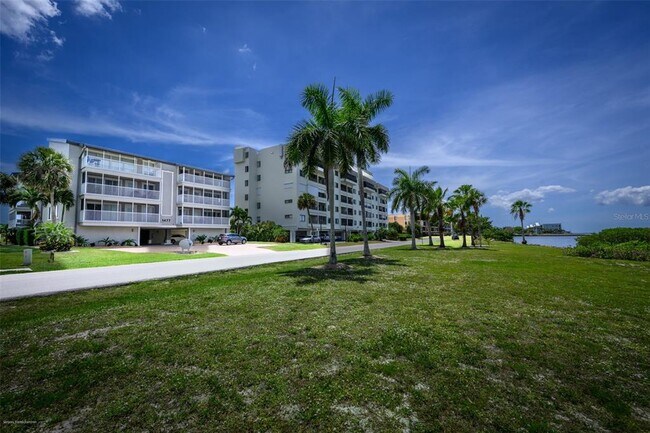 1477 Park Beach Cir Unit 33