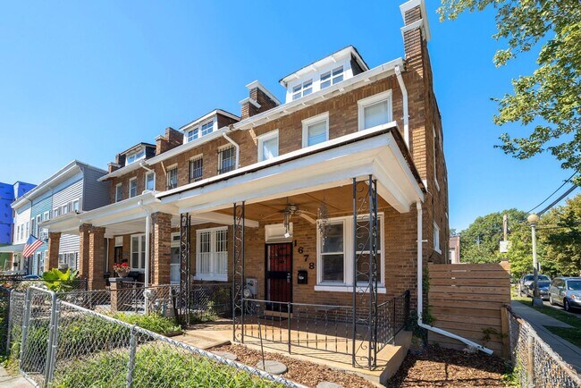 Photo - Available Now!  // 3bedroom 2.5 bathroom C...