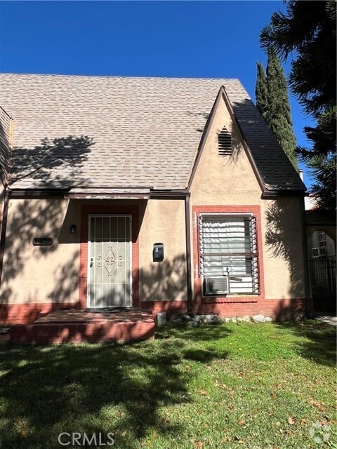 Building Photo - 3033 Sherwood Ave Rental