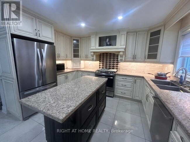 Photo - 36 Ellerby Square N