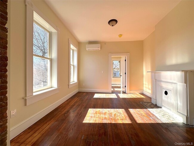 Building Photo - 31 Dubois St Unit 6