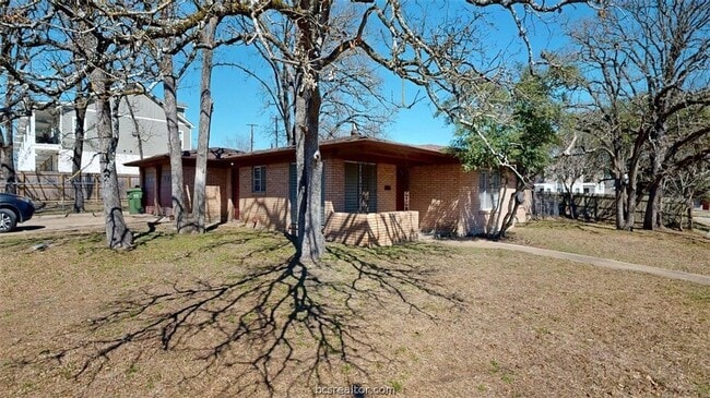 Photo - 506 Clay St