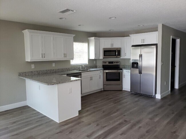 Photo - 903 E Renfro St Unit 903 e renfro street plant city Fl 33563