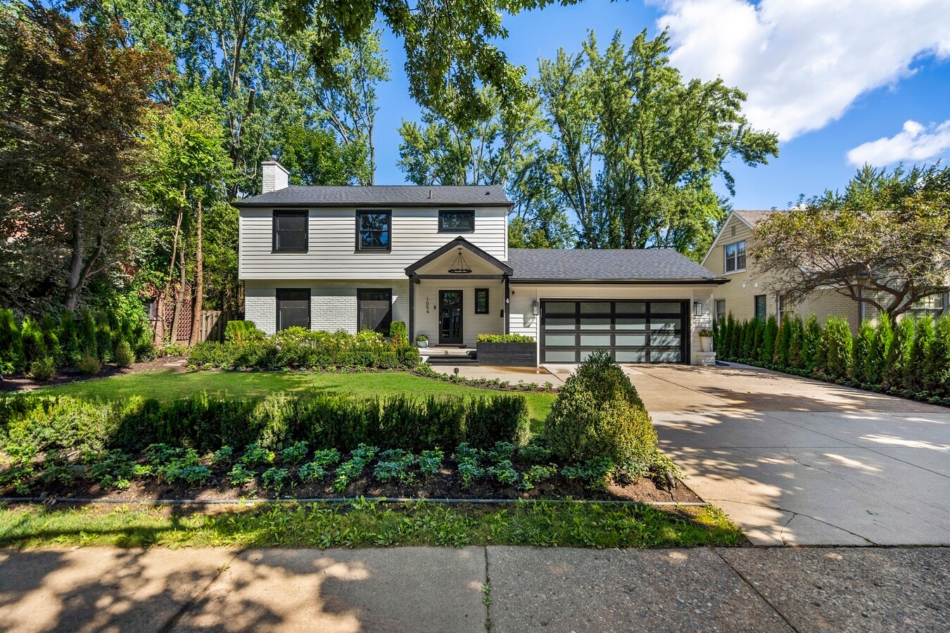 Photo - 1054 Saxon Dr House