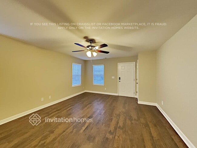 Photo - 886 Anchor Way NE