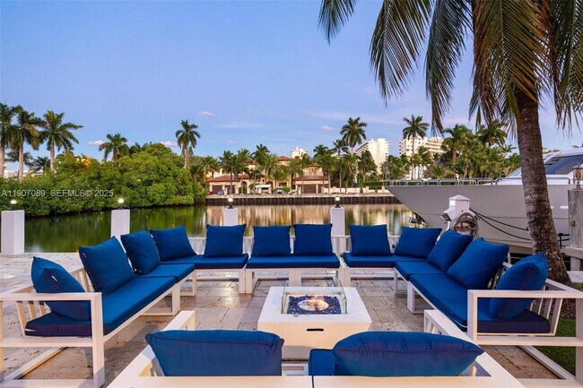 Photo - 300 Royal Plaza Dr