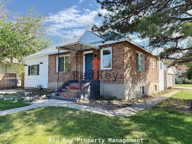 Building Photo - 100 W Single Family Home
