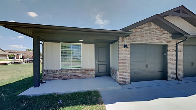 Photo - 2 Bedrooms 2 Bathroom 1 Car Garage Close t...
