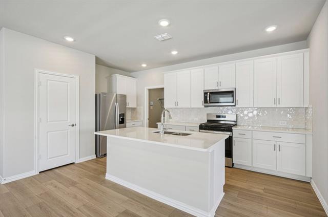 Photo - 613 Clover Crk Dr