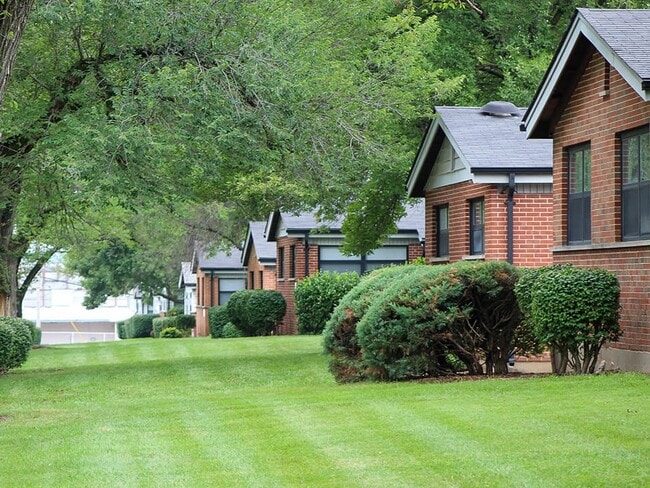 Hermosos espacios verdes - Village Square
