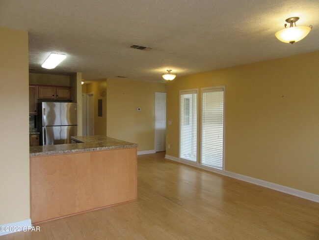 Photo - 820 Premier Dr