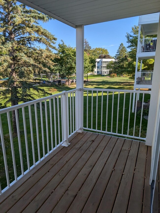 Deck Overlooking Courtyard - 122 Demont Avenue East Unit Suite 269
