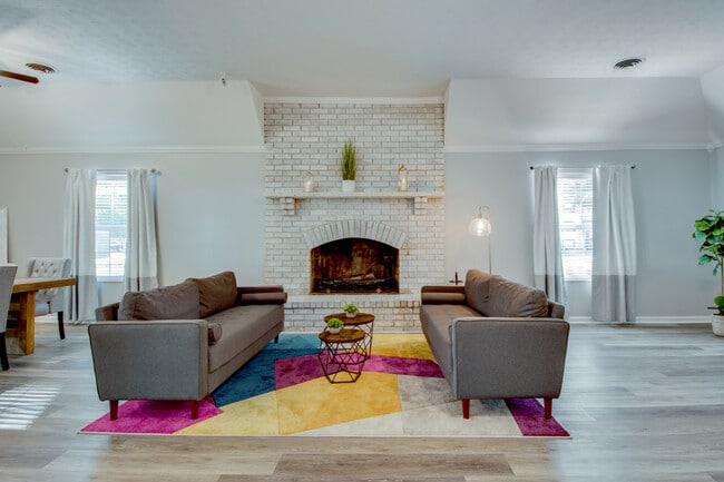 Leasing Office - The Edison