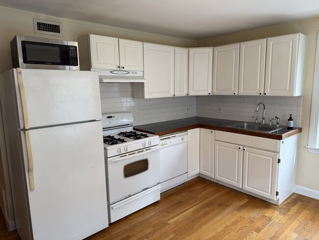 Building Photo - 14 Duval St Unit 3 Rental