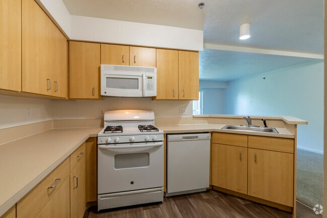 1BD, 1BA - 732SF - Traditional - Kitchen