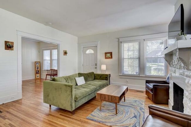 Photo - 939 Seymour Ave