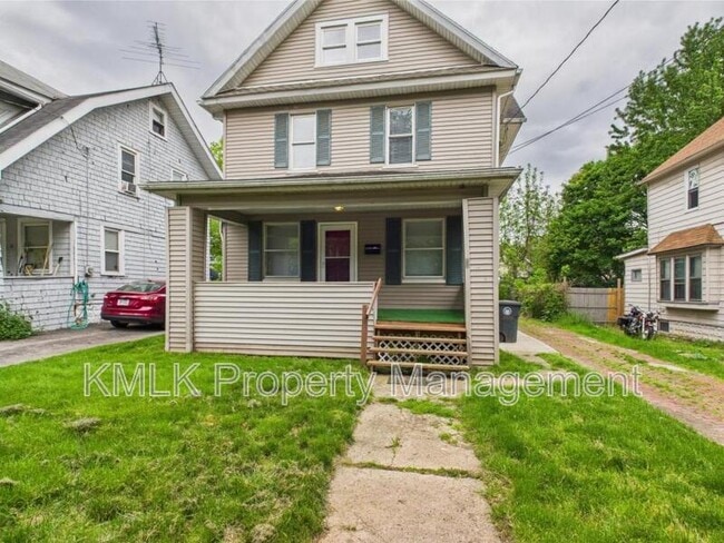 Photo - 84 E Mapledale Ave House
