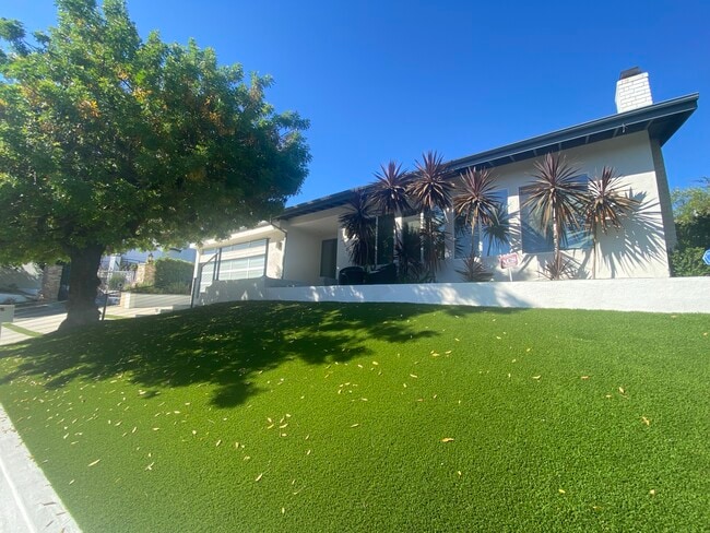 Building Photo - 15672 Castlewoods Dr Rental
