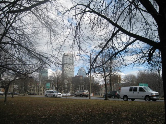 1185 Boylston St Unit 32