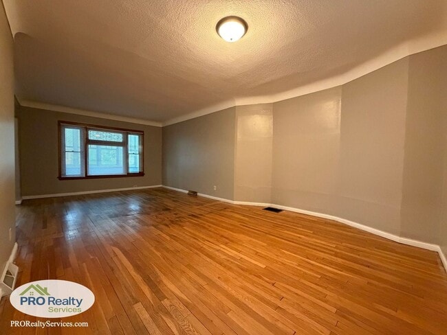 Photo - Charming 3 Bedroom Home