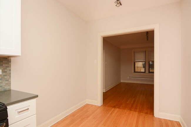 Photo - 2212 N Rockwell St Unit B3